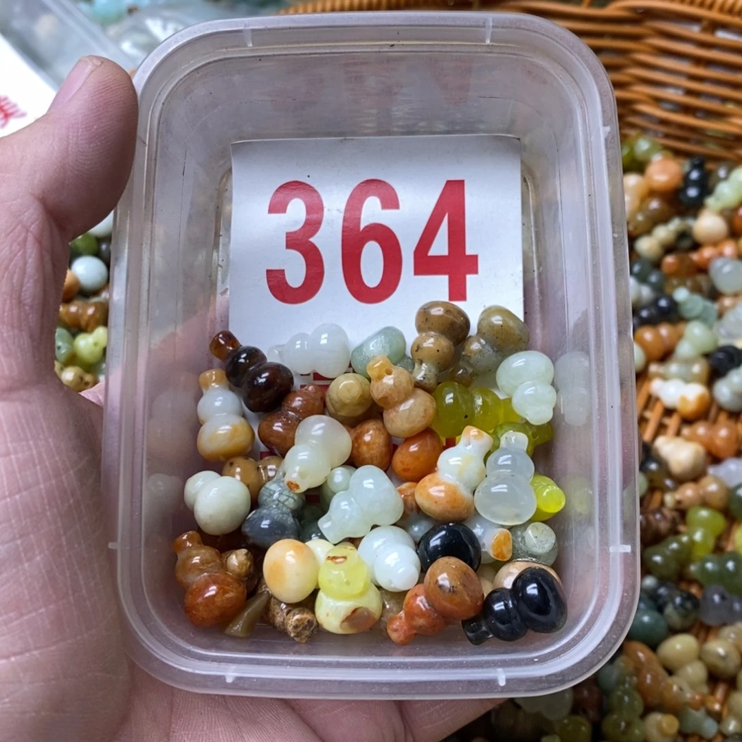 蛇纹石玉挂坠未镶嵌