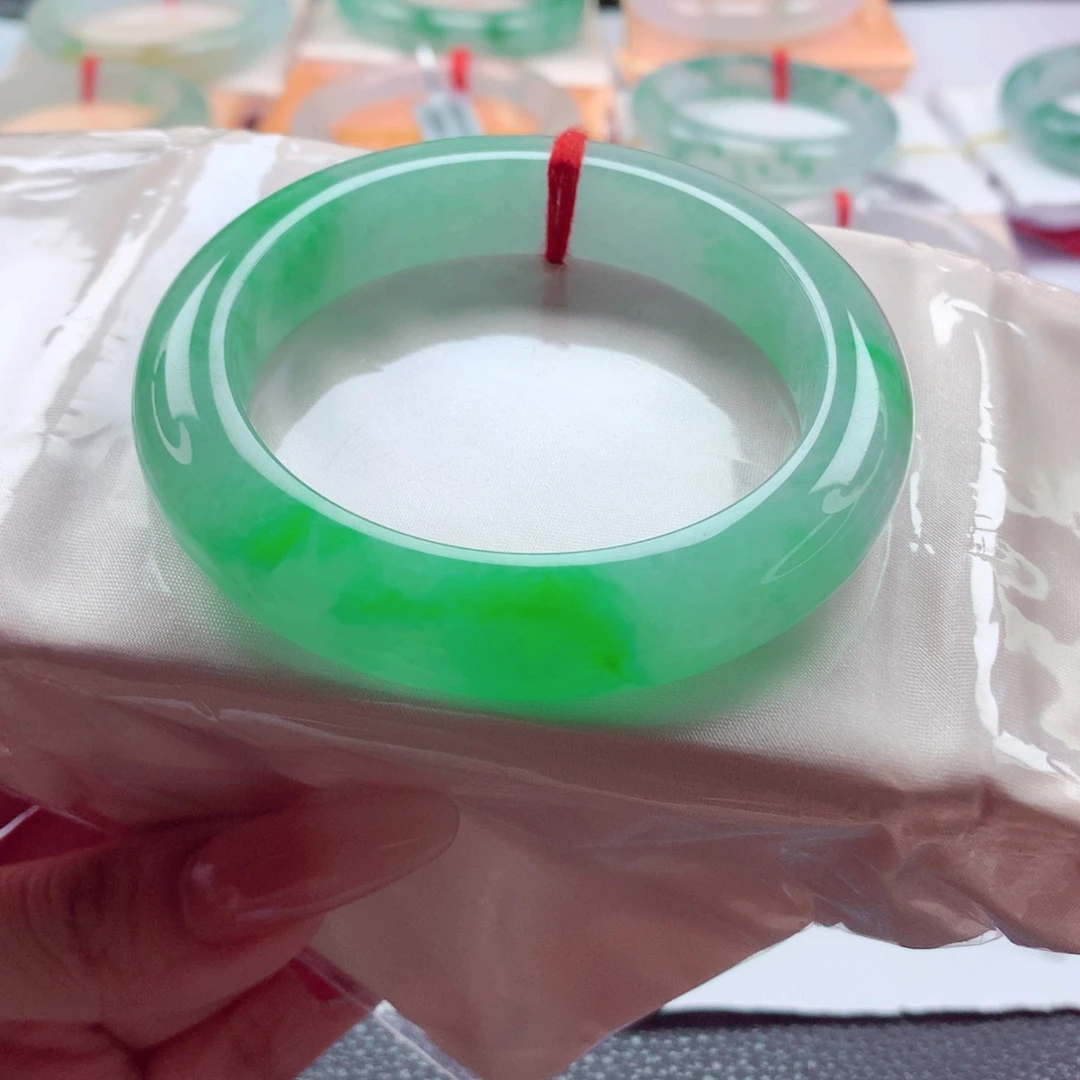 翡翠未镶嵌手镯55.5正阳绿满色毕业