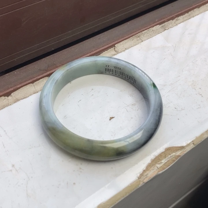 翡翠手镯未镶嵌翡翠手镯