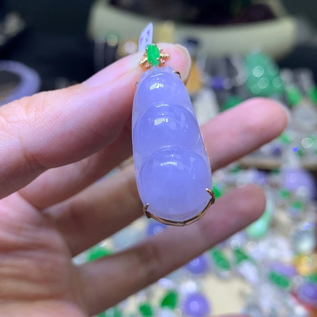 颈饰18K金镶嵌翡翠