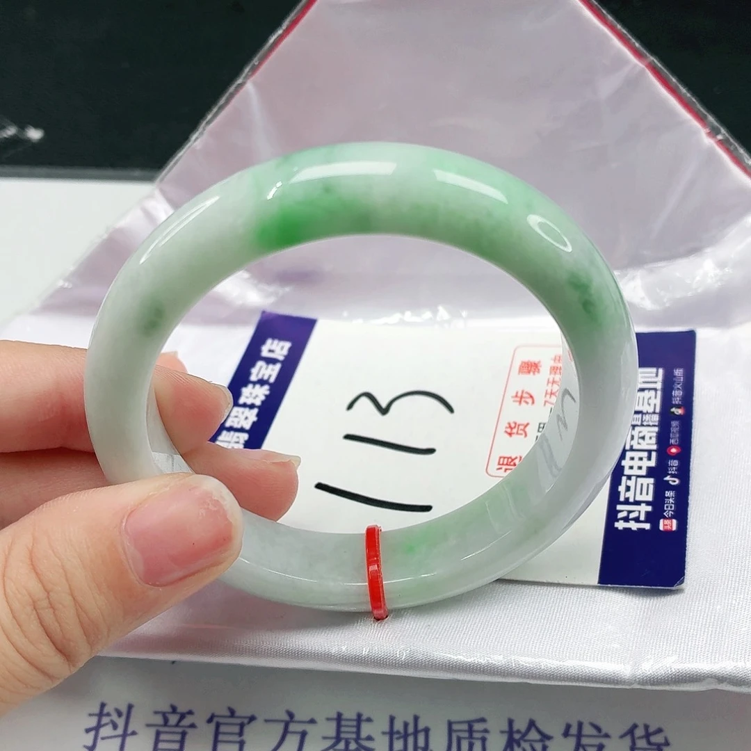 翡翠手镯未镶嵌翡翠