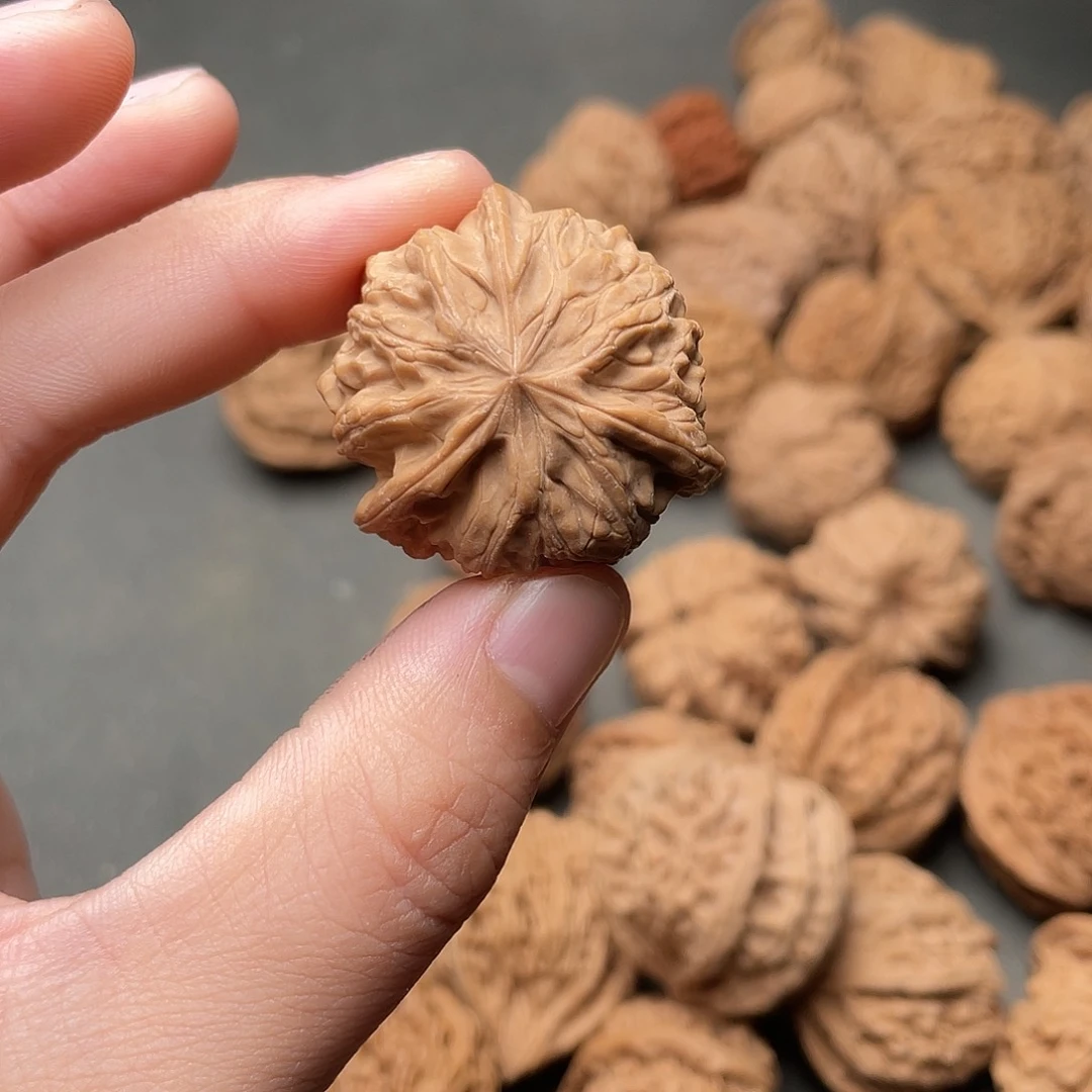 文玩核桃吊坠火*峰三愣