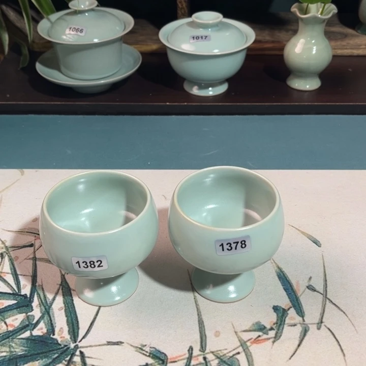 汝瓷1382，1378两只杯子微瑕……