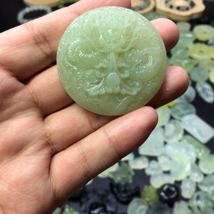 未镶嵌岫玉吊坠(赠链)