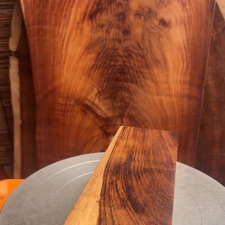 只***～大叶紫檀（黑酸枝木类）