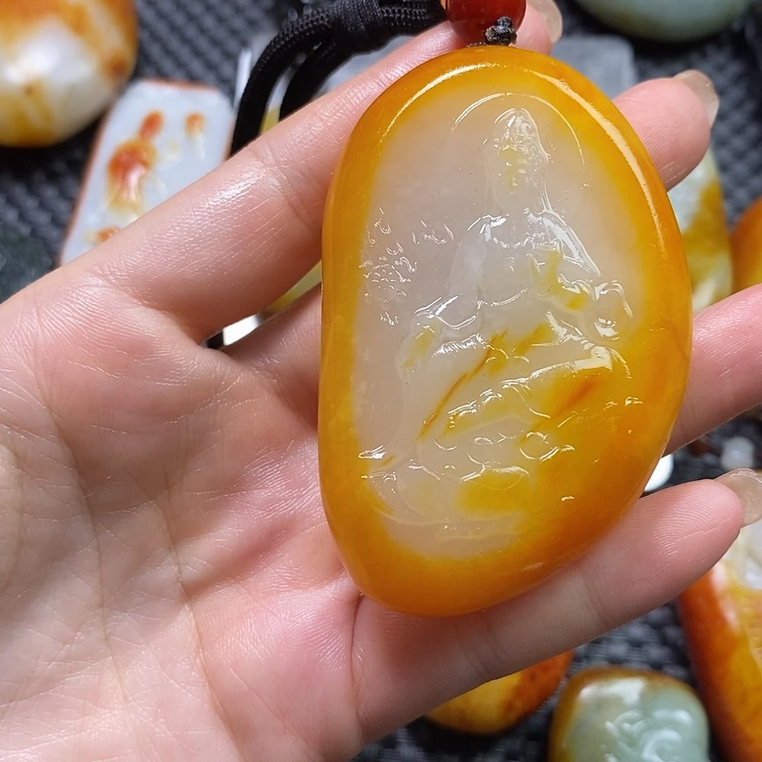 和田玉未镶嵌把件