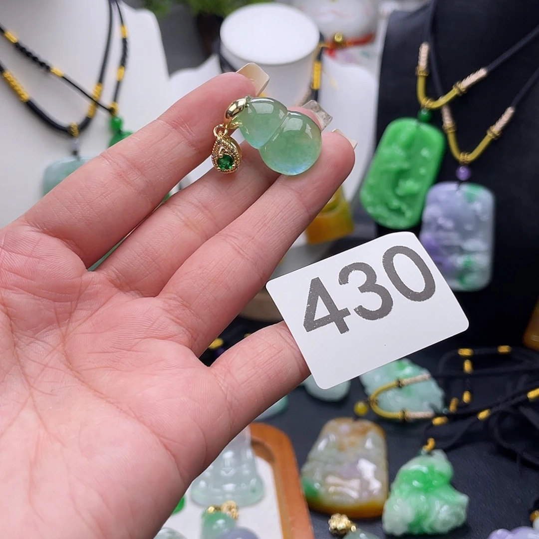 吊坠(赠链)未镶嵌翡翠