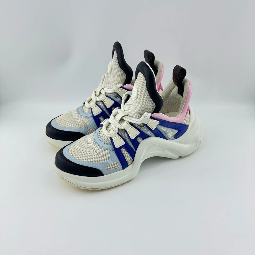95新 LouisVuitton/路易威登 38码/白色条纹小牛皮板鞋/12401078