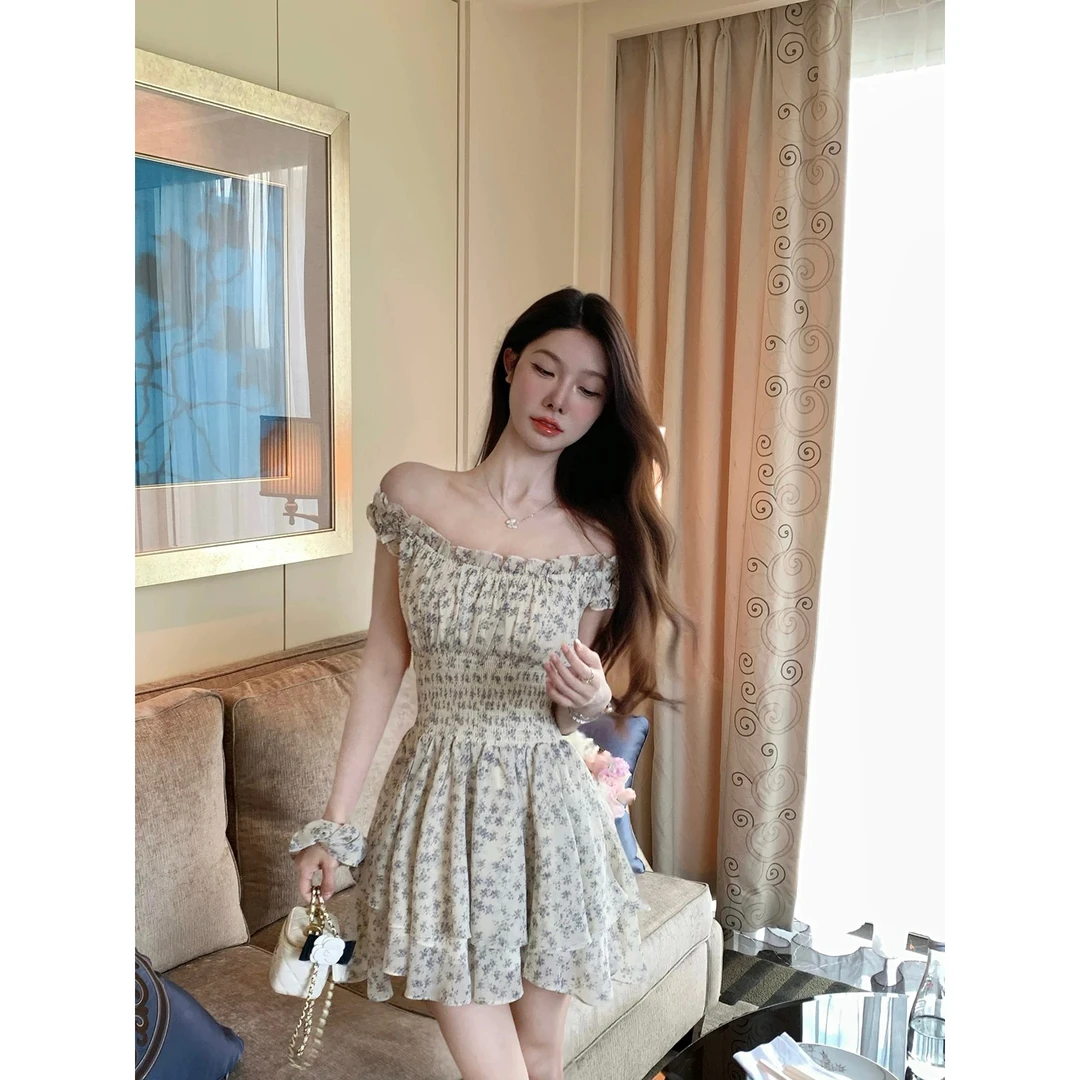 JustQin 浮云月下2025新款夏装一字肩收腰碎花连衣裙女显瘦气质时