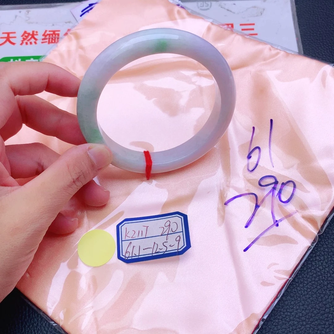翡翠手镯未镶嵌翡翠