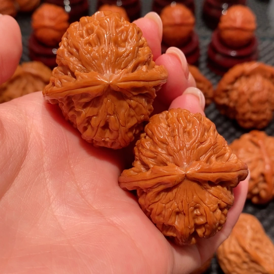 文玩核桃把件余****己白狮子