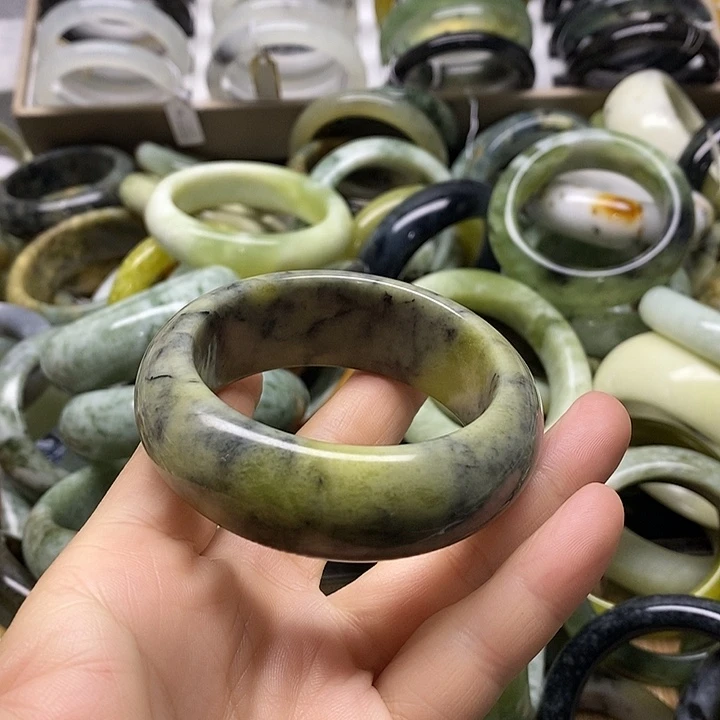 蛇纹石玉未镶嵌手镯