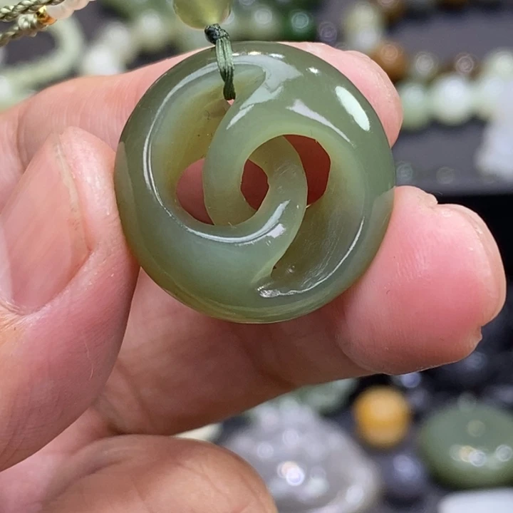 京***和田玉未镶嵌颈饰