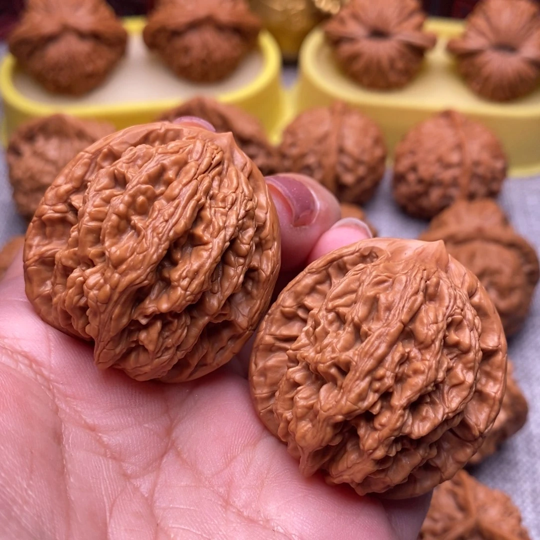 文玩核桃把件精品红皮虎头38尺