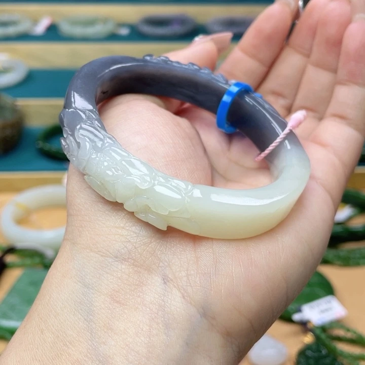 和田玉手镯56+圈口   编号53贵妃镯未镶嵌