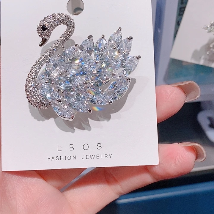 锆石铜合金天鹅胸针 经典款