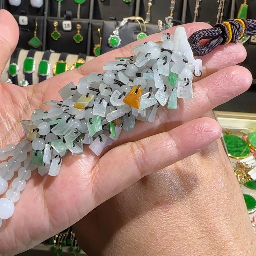 翡翠未镶嵌颈饰车挂