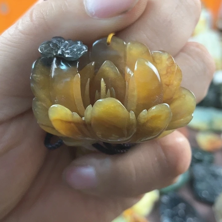 透闪石-蛇纹石玉颈饰未镶嵌