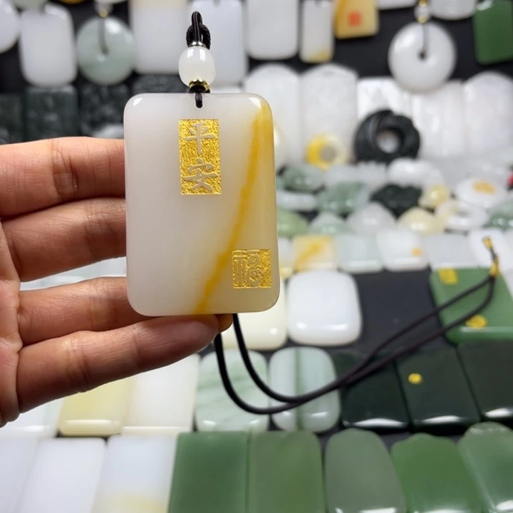 石英质玉（金丝玉）未镶嵌颈饰