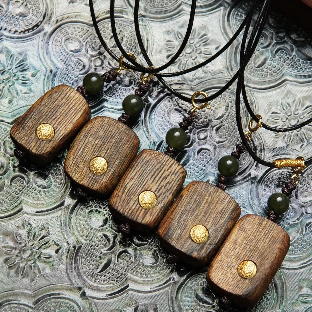 天然莺歌绿棋楠沉香随形无事牌扎基贴片项链 多样性发其一