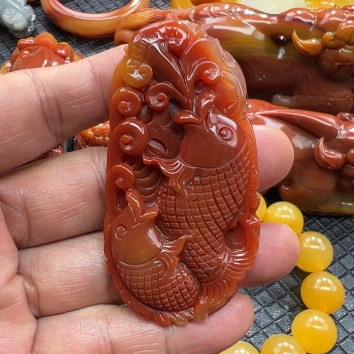 石英质玉（黄龙玉）颈饰未镶嵌