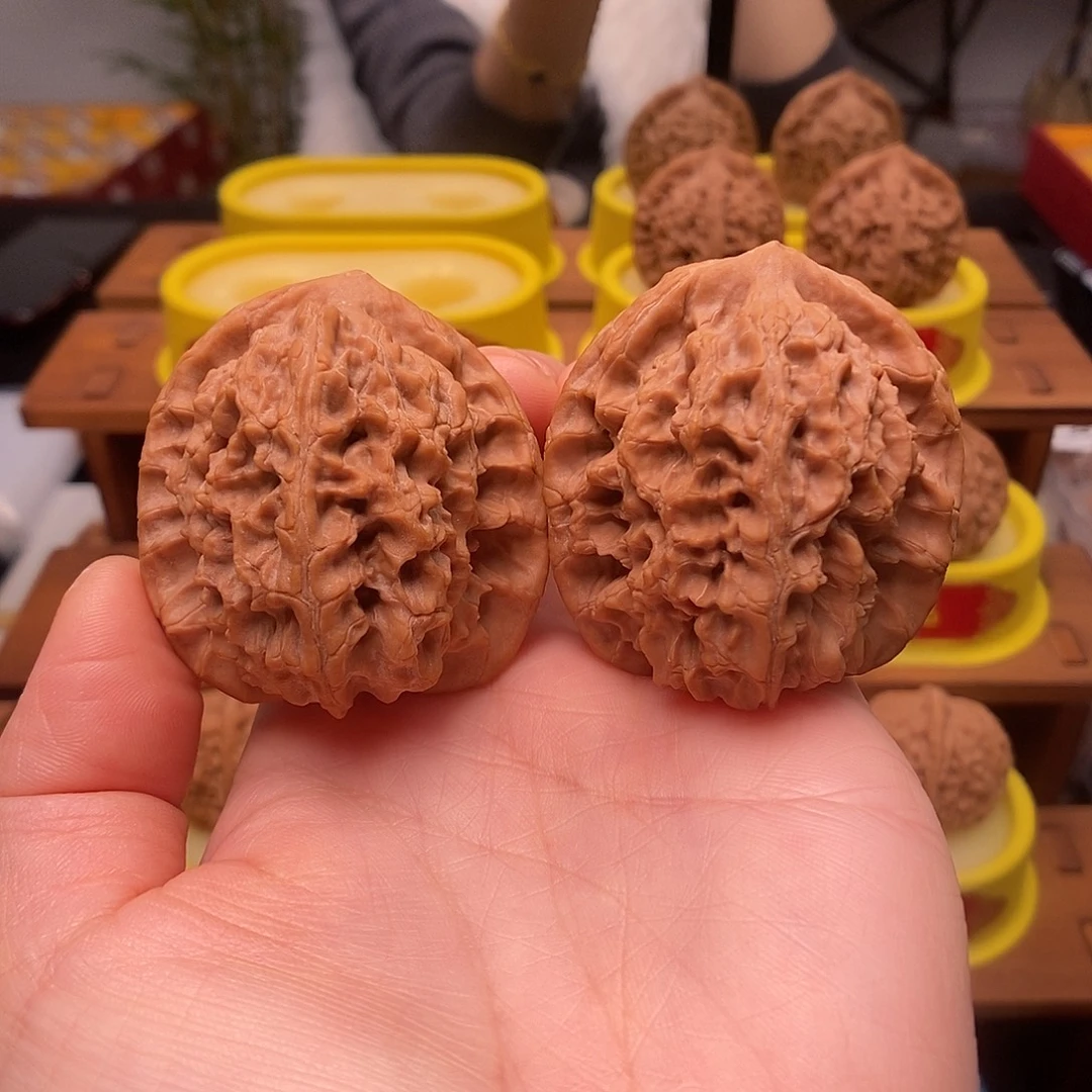 文玩核桃吊坠黄松峪43尺50克