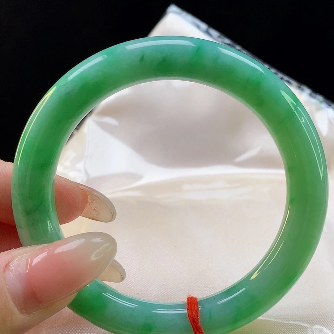 翡翠手镯未镶嵌飞***鱼天然翡翠9017