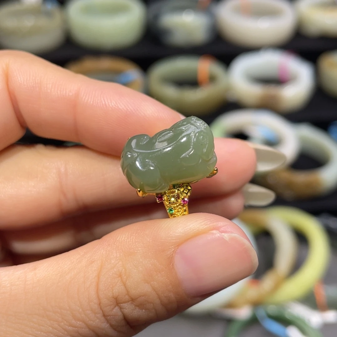 未镶嵌戒指和田玉