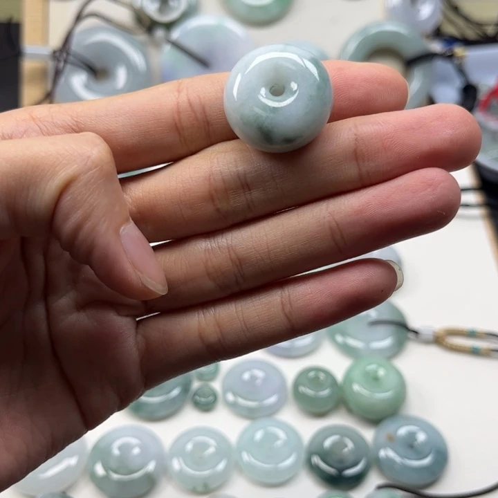 翡翠未镶嵌颈饰天然翡翠Ａ货