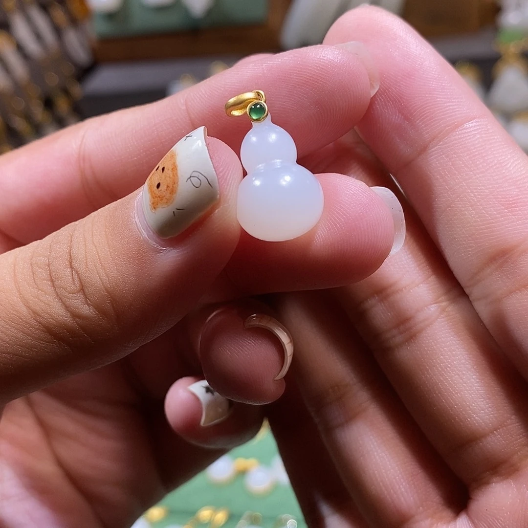 颈饰未镶嵌和田玉（白玉）葫芦吊坠