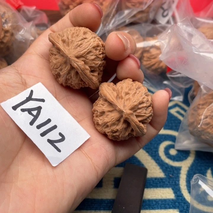 文玩核桃把件宫灯