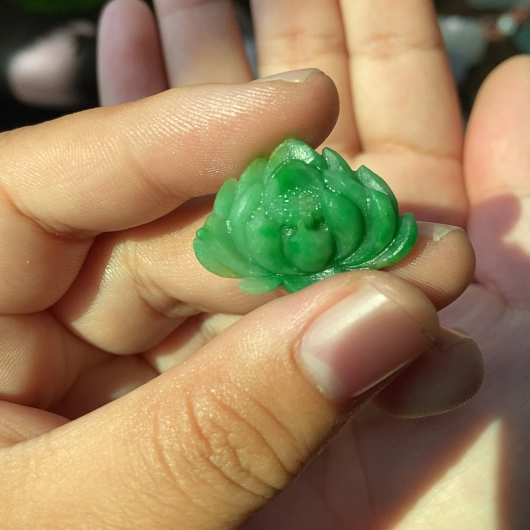 定制翡翠未镶嵌莲花