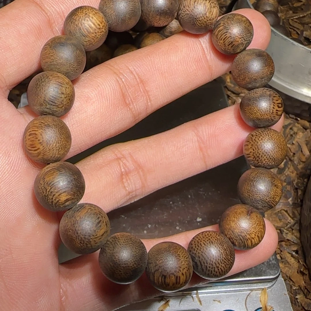 歪****手串沉香单圈圆珠