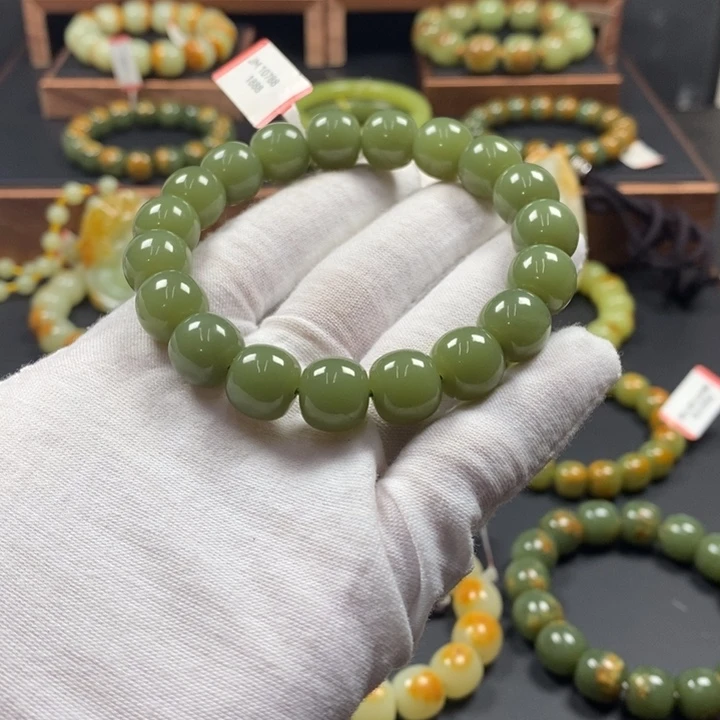 休***忧透闪石质玉未镶嵌手链