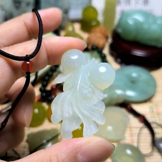 蛇纹石玉未镶嵌颈饰