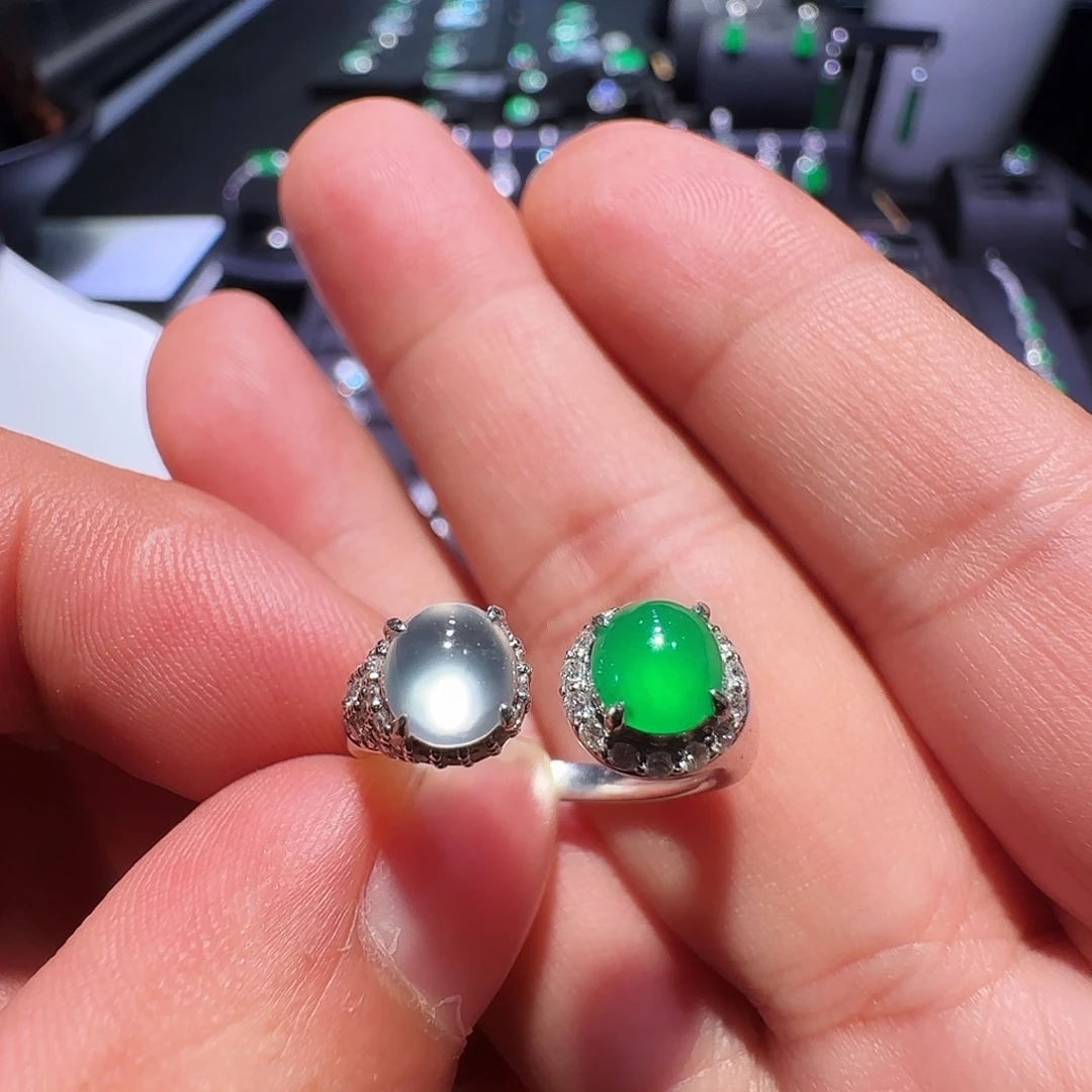 翡翠18K金镶嵌戒指