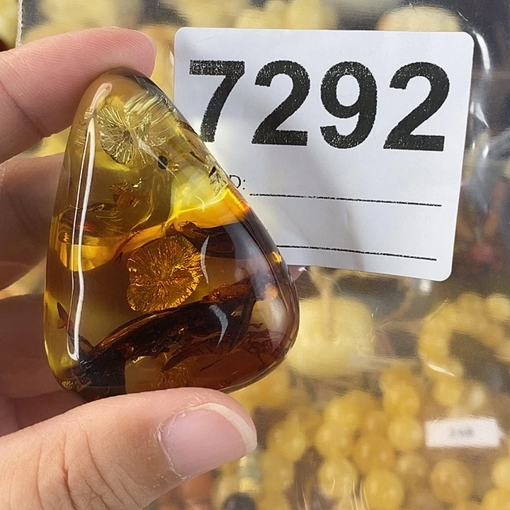 蜜蜡未镶嵌珠宝奇石