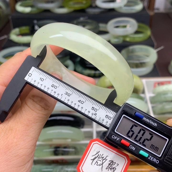 蛇纹石玉未镶嵌手镯507