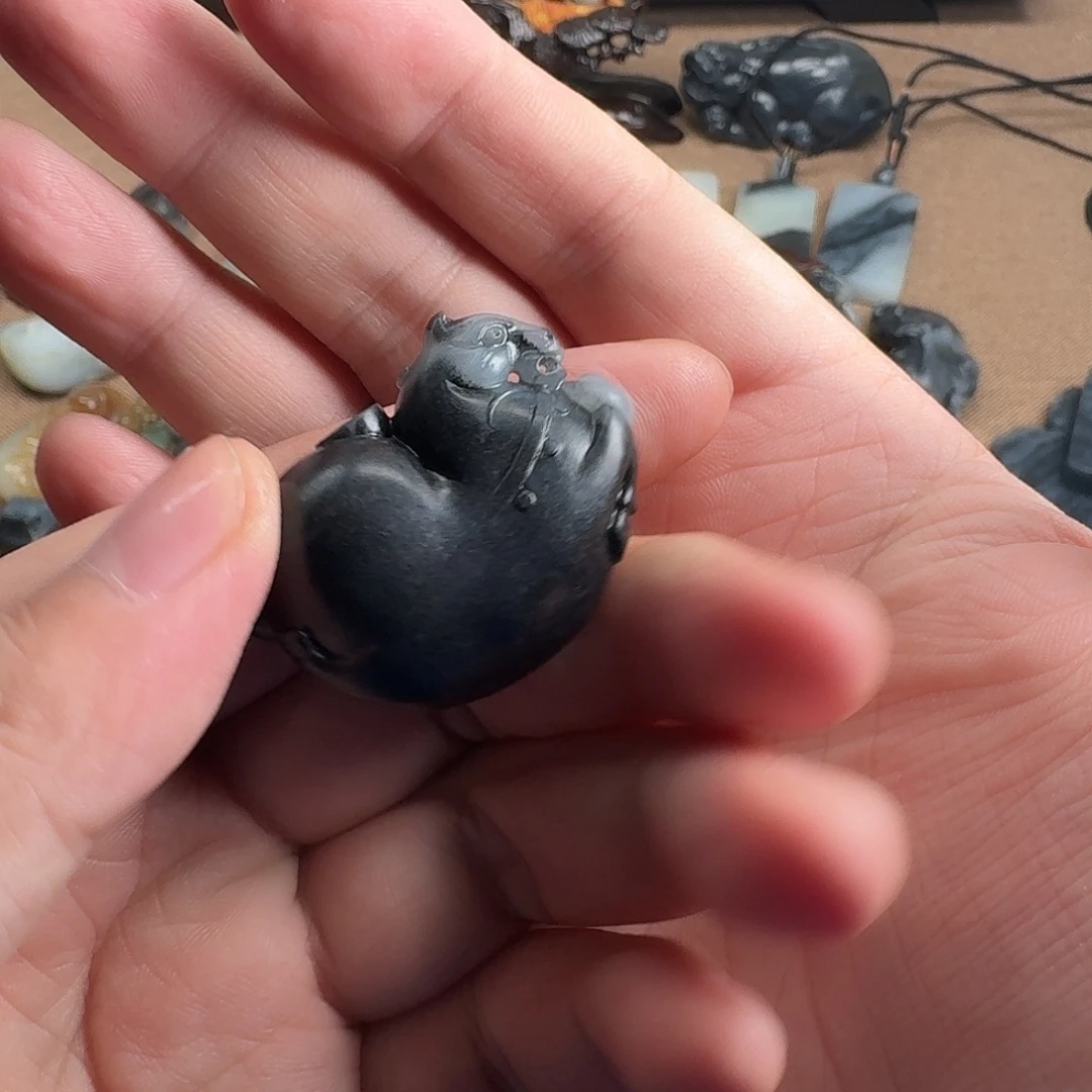 七***里和田玉未镶嵌吊坠(不含链)