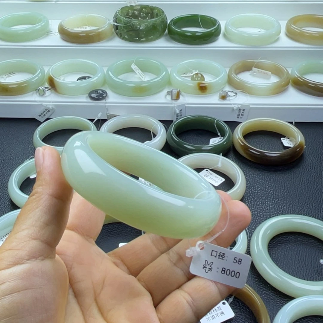 和田玉手镯未镶嵌