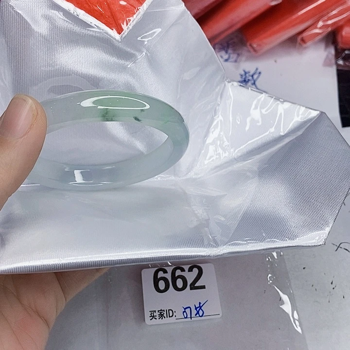 翡翠未镶嵌手镯一图一物实物为准（微瑕处理）