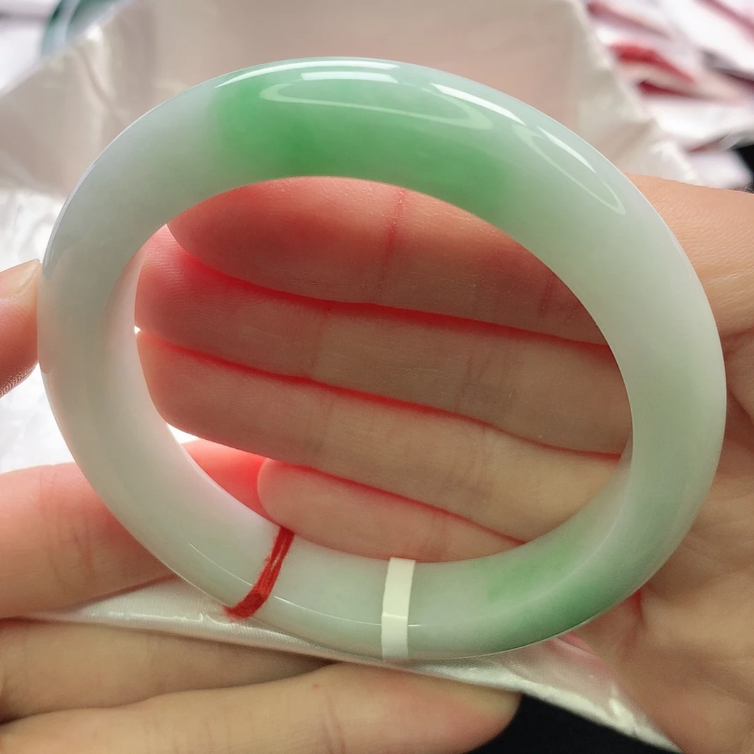 翡翠未镶嵌手镯缅甸5556