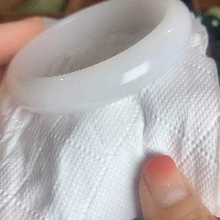 如***流石英质玉未镶嵌手镯（圆镯）