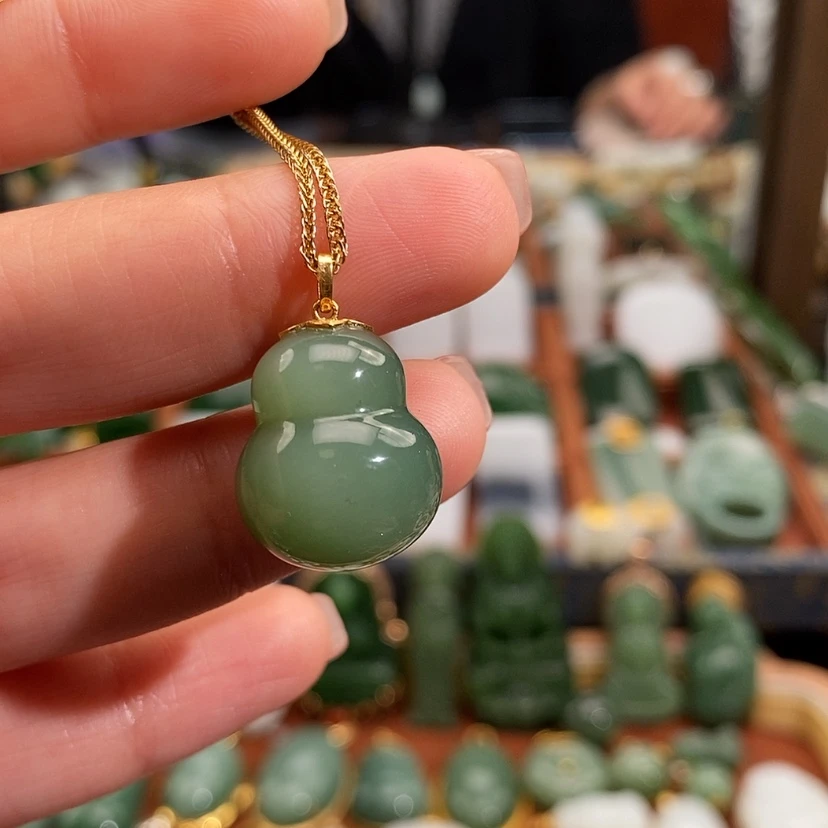 【闪购商品】吊坠(赠链)18K金镶嵌和田玉