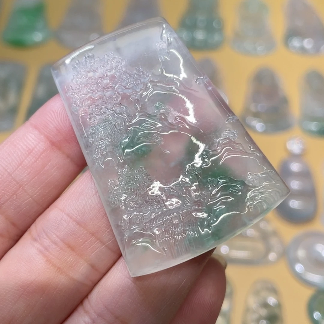 翡翠未镶嵌颈饰一刀切山水牌