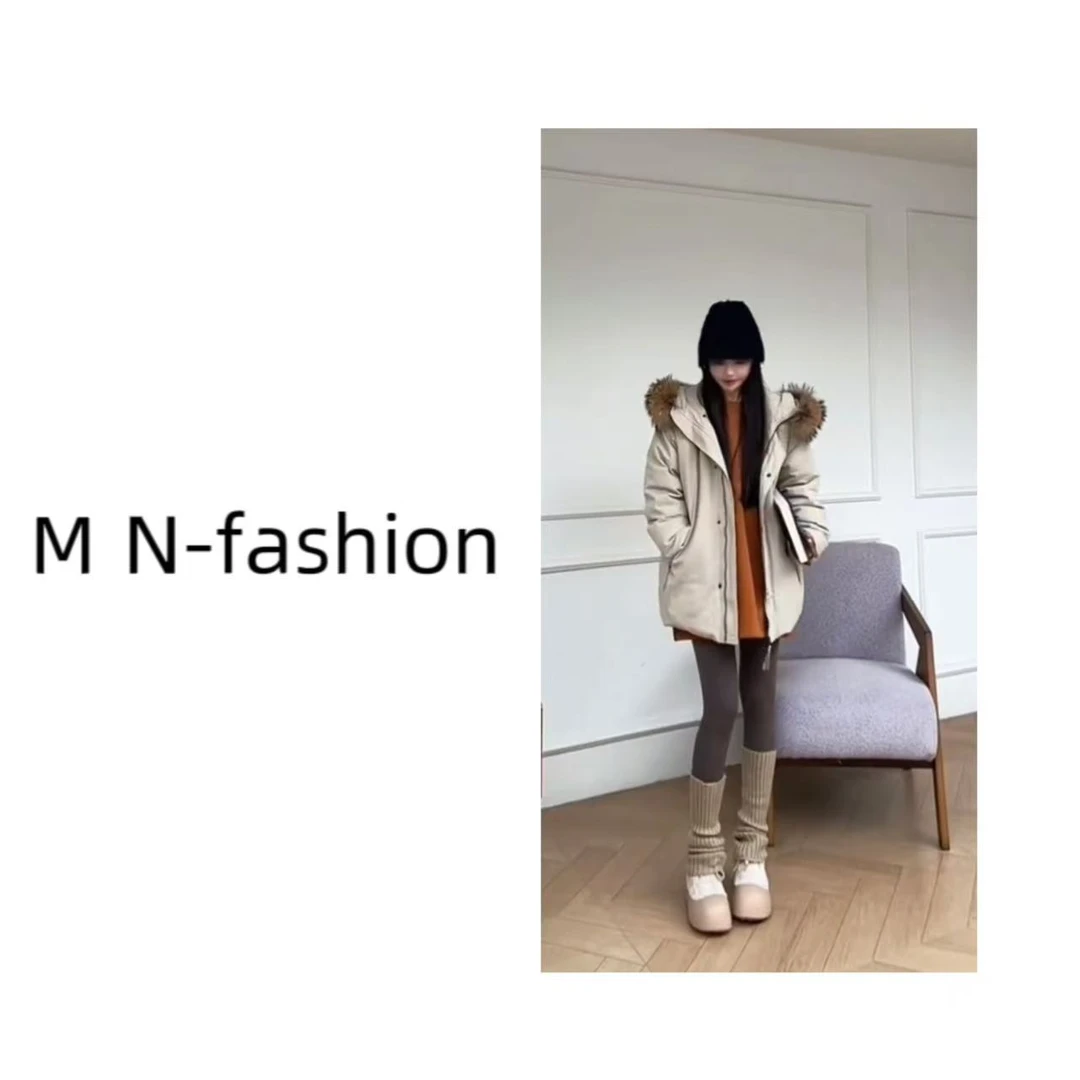 2025重磅推荐加大毛领可收腰派克羽绒服8708