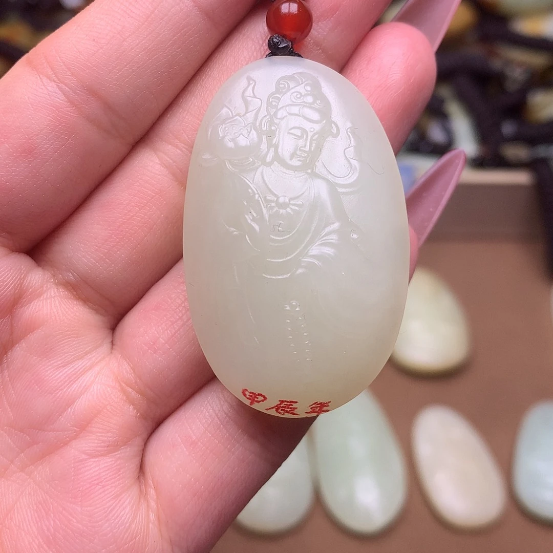 和田玉颈饰足铂镶嵌