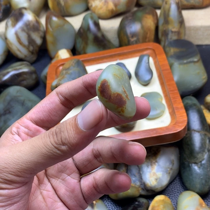 集***》和田玉未镶嵌挂件