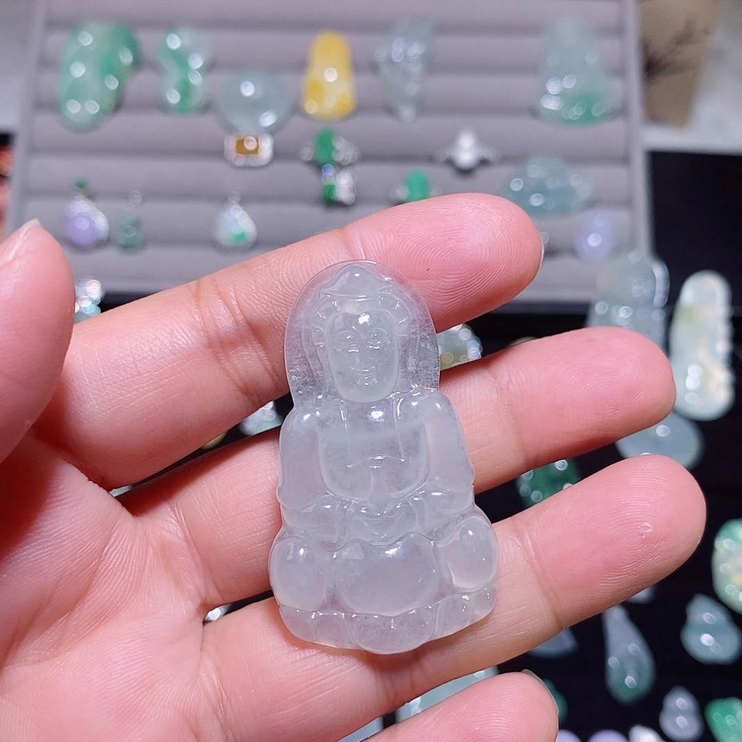 翡翠未镶嵌颈饰观音