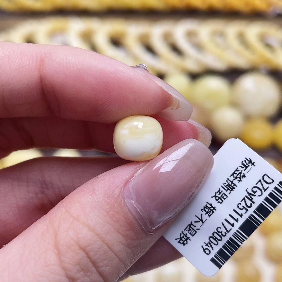 琥珀未镶嵌裸石9.5*8.5mm老型瑕